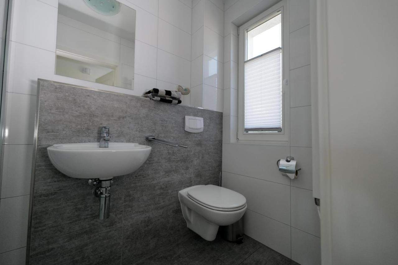 Ostseelagune Zingst, Exklusive Dhh, Strandnah, Sauna, Kamin, 3 Sz, 2 Baeder, Glasfaser, Haustierfrei, Garten Mit Suedterrasse, E-Ladesaeule, 2 Stellplaetze, Strandkorb, Fahrradschuppen, Waschmaschine, Trockner, Nichtraucher 외부 사진