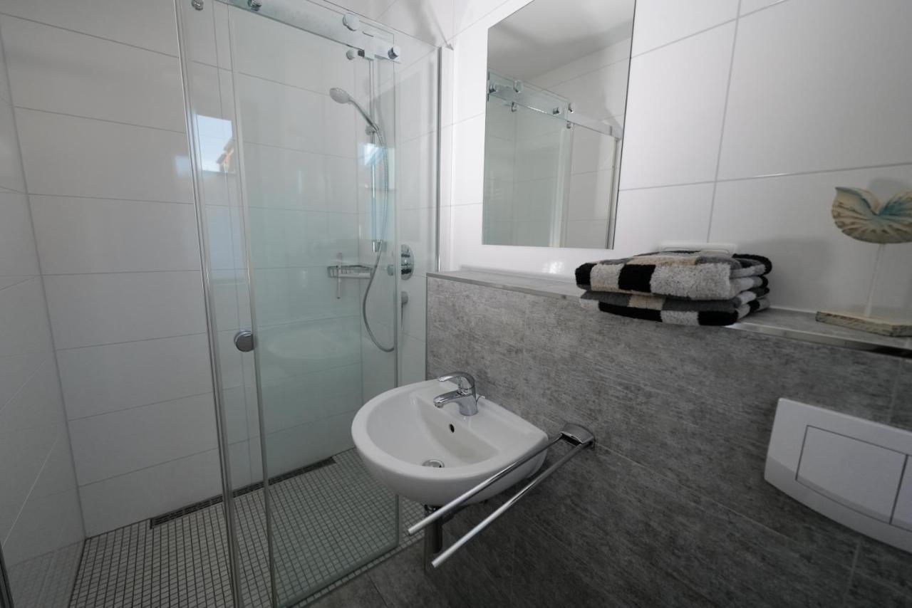 Ostseelagune Zingst, Exklusive Dhh, Strandnah, Sauna, Kamin, 3 Sz, 2 Baeder, Glasfaser, Haustierfrei, Garten Mit Suedterrasse, E-Ladesaeule, 2 Stellplaetze, Strandkorb, Fahrradschuppen, Waschmaschine, Trockner, Nichtraucher 외부 사진