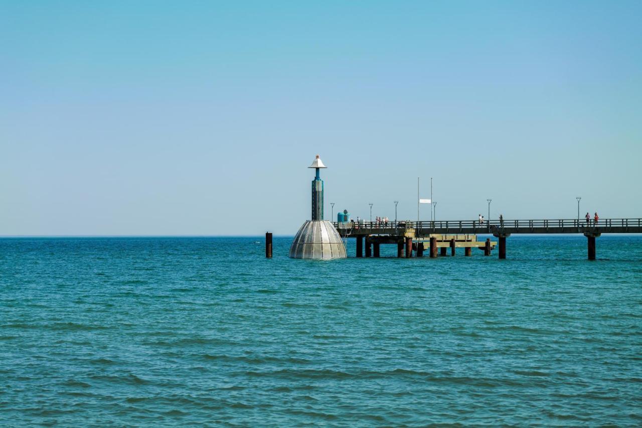 Ostseelagune Zingst, Exklusive Dhh, Strandnah, Sauna, Kamin, 3 Sz, 2 Baeder, Glasfaser, Haustierfrei, Garten Mit Suedterrasse, E-Ladesaeule, 2 Stellplaetze, Strandkorb, Fahrradschuppen, Waschmaschine, Trockner, Nichtraucher 외부 사진